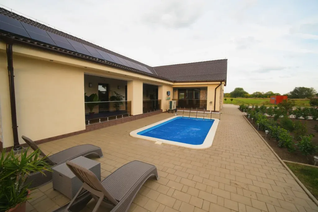 Medence és terasz – Kraszna Spa Vendégház